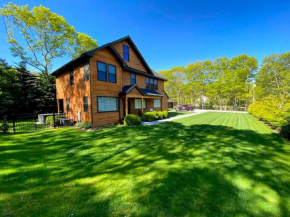 Wooded Oasis and Guest House in Hamptons!